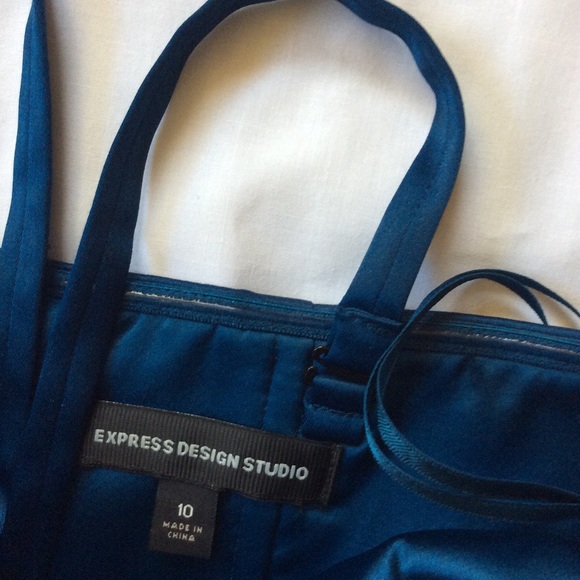 Express Dress - Picture 3 of 3